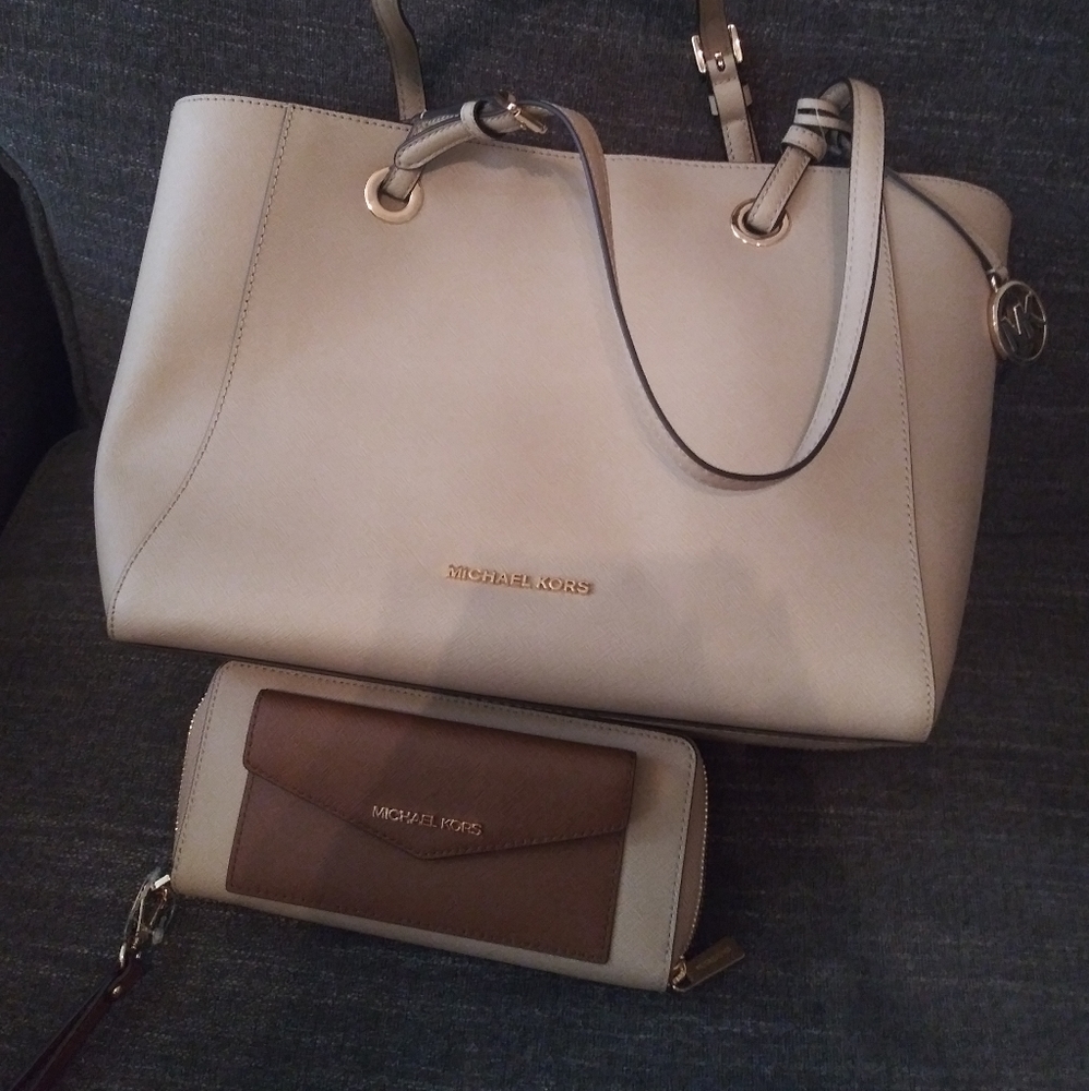 New Michael Kors Purse And Wallet